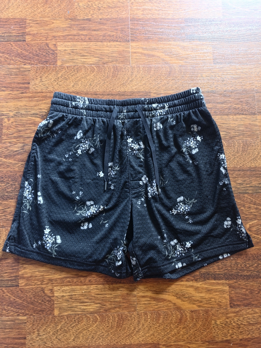 American Eagle Floral Mesh Shorts (Size Small)